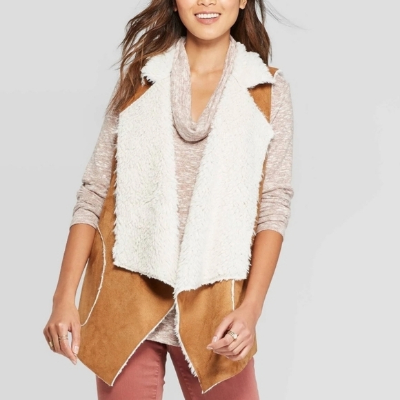 Knox Rose Sherpa and Suede Vest - Picture 1 of 6